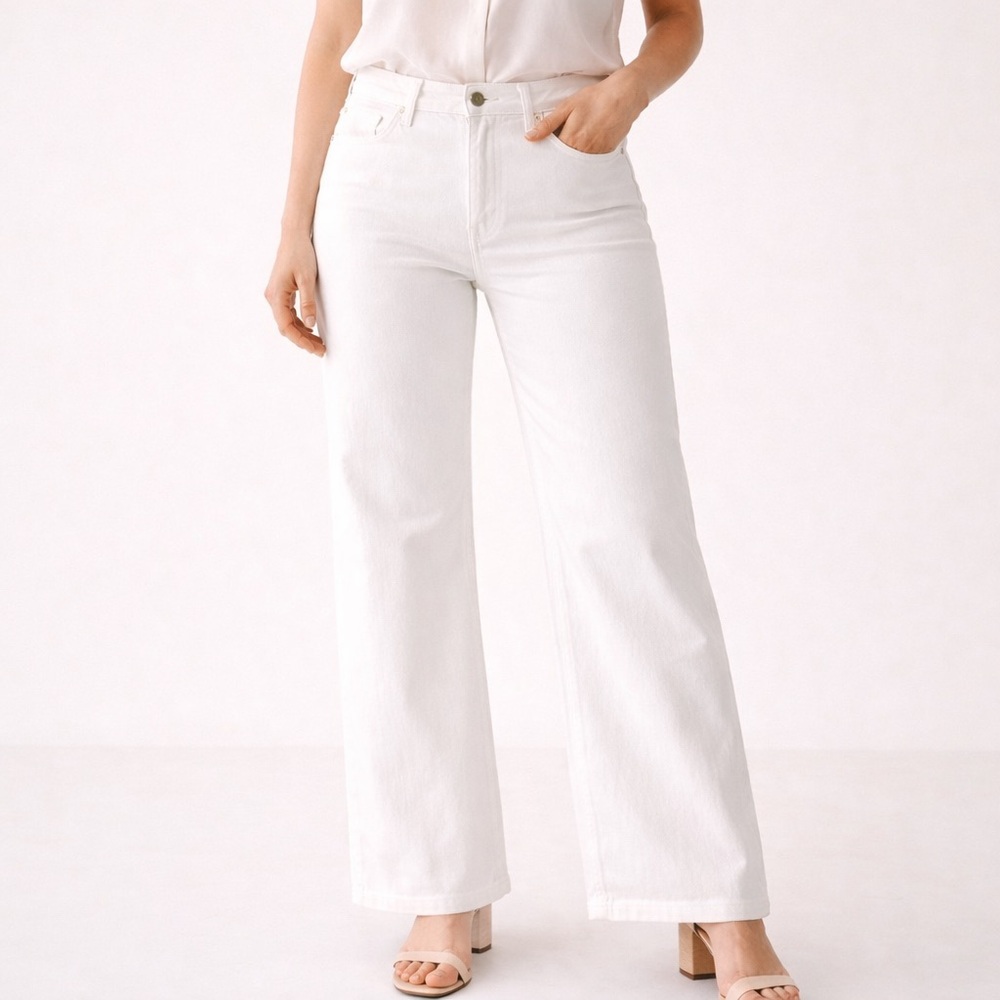Old Navy Denim Jeans Women's White
Sky Hi Wide Leg Extra High Rise Size 30
NWT